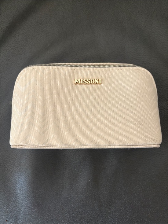 Missoni Handbags - Luxury Missoni Delta One Cream Quilted Travel Cosmetic Case